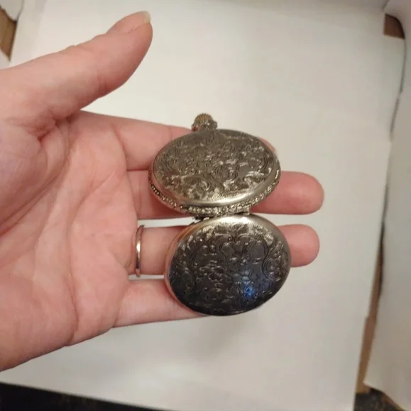 SOLD! EUC Vintage Quintel Anti Magnetic Silver Etched Floral Pocket Watch!! - Picture 8 of 10